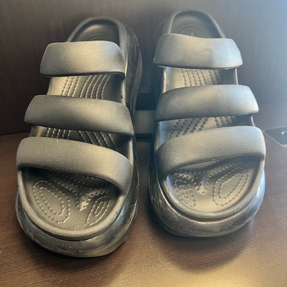 Crocs Mega Crush Triple Strap Sandal Size 6